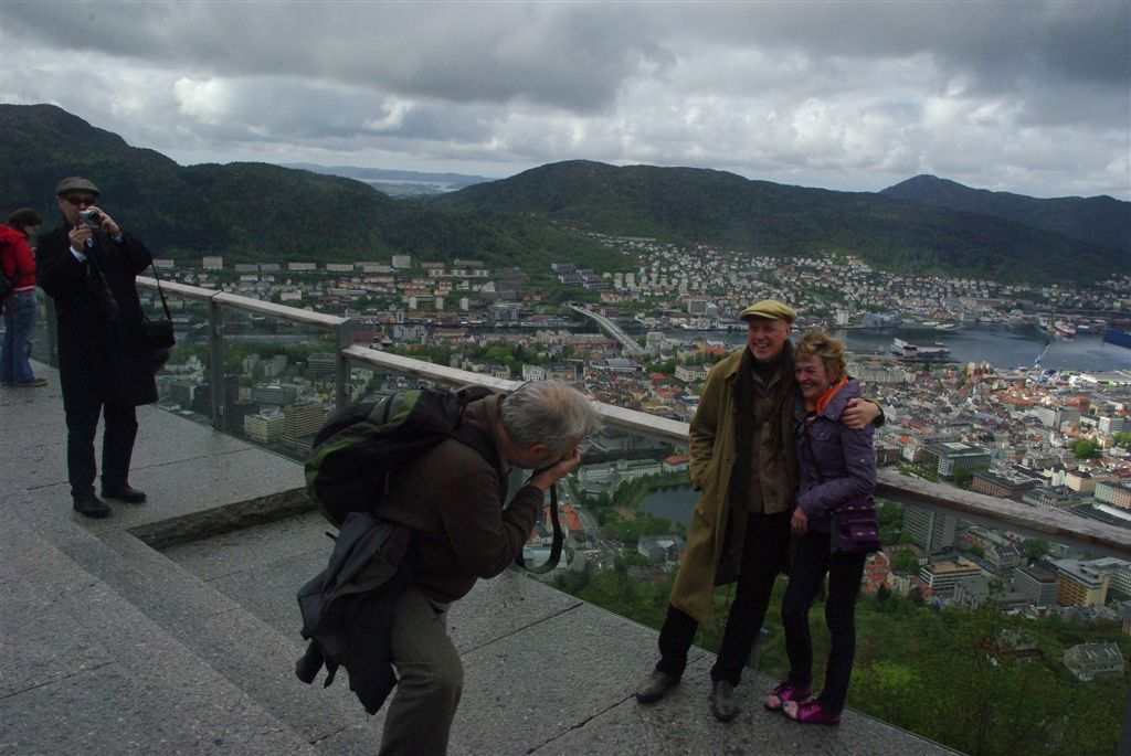 Judge and Fiona on the Fl&oslash;yen.